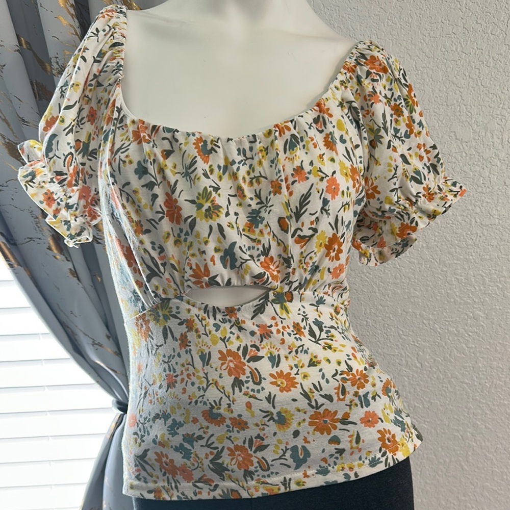 Chic Floral Print Blouse with Puff Sleeves